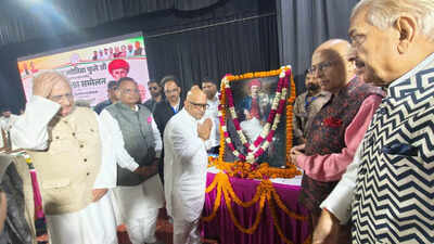 Congress leaders stress defending Constitution