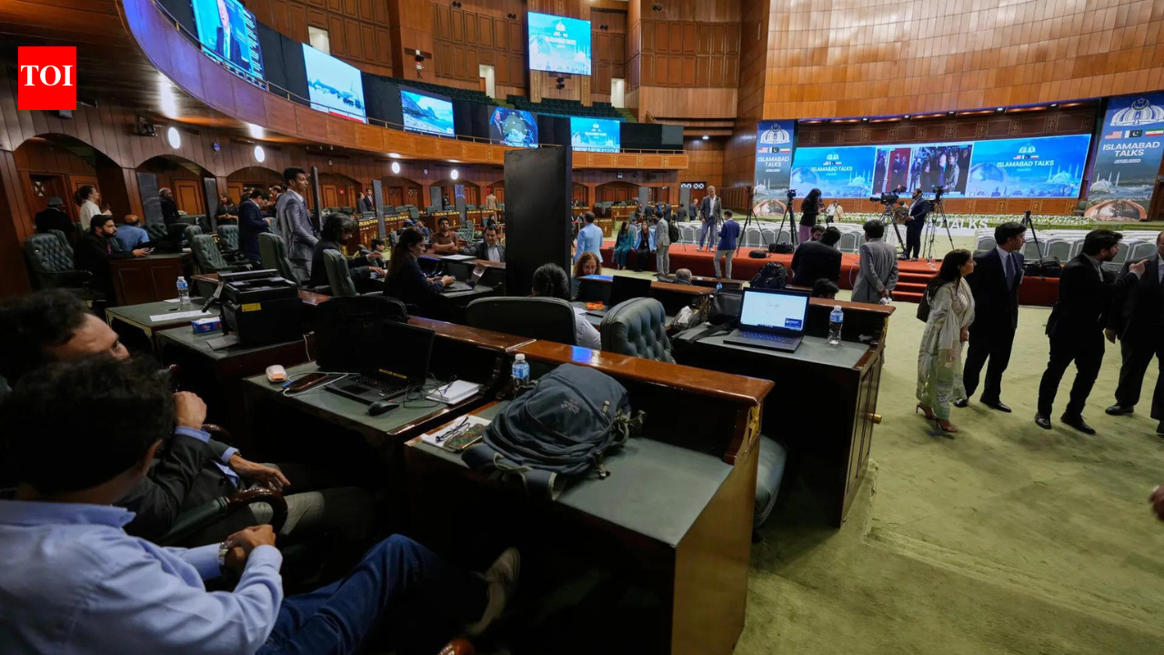 US-Iran direct talks begin in Pakistan amid disputes, distrust