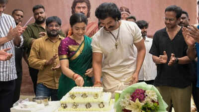 Rashmika Mandanna and Vijay Deverakonda get warm welcome on 'Ranabaali' sets; Newlyweds cut cake with team