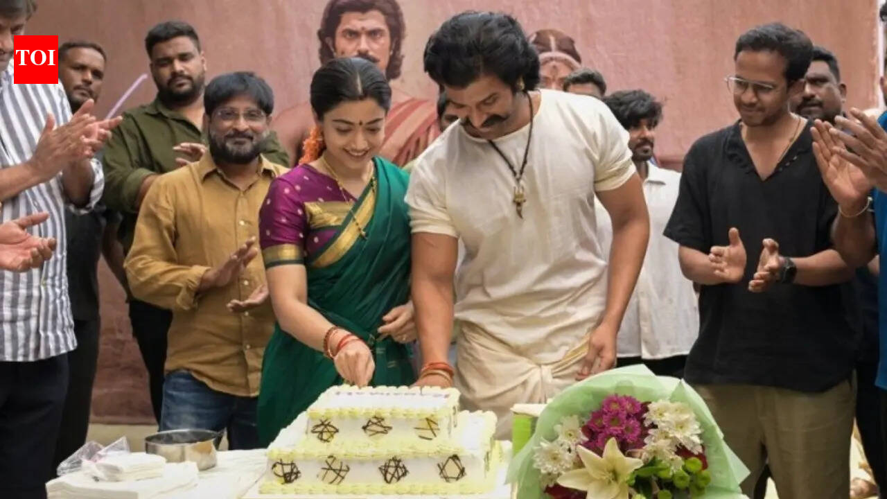 Rashmika Mandanna and Vijay Deverakonda get warm welcome on 'Ranabaali' sets; Newlyweds cut cake with team