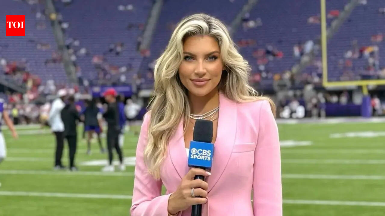 Melanie Collins, NFL sideline reporter drops stunning beach snap, giving fans a glimpse into her relaxing offseason life