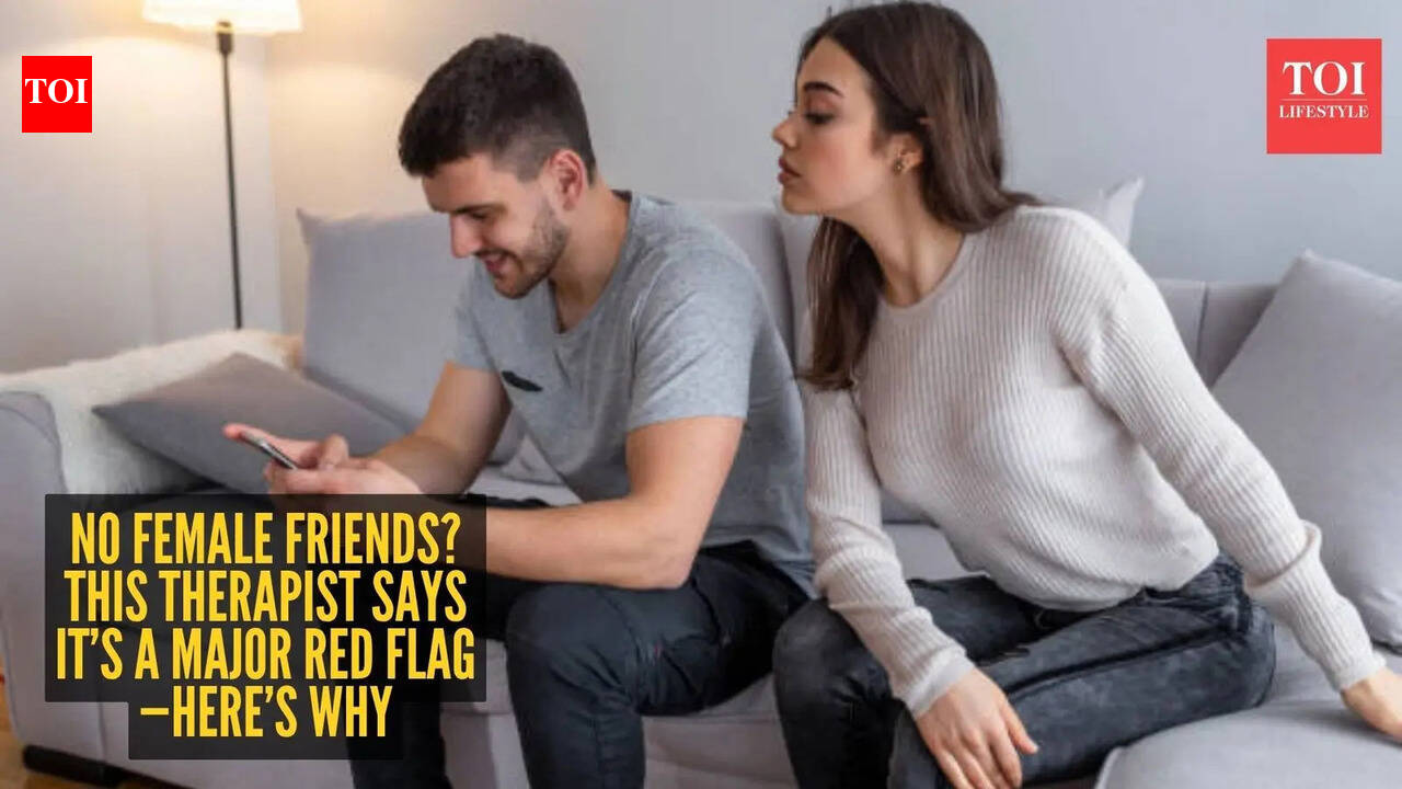 Therapist says a man with no female friends is a red flag!
