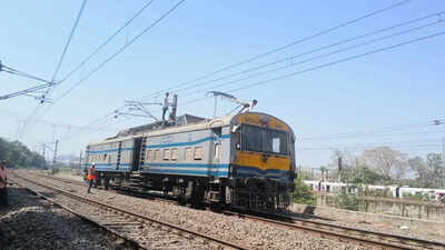 Overhead equipment failure disrupts Western Railway local services between Bhayander and Naigaon