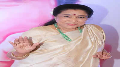  Asha Bhosle recalls Lata Mangeshkar’s words in viral video after her demise