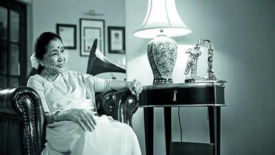 Bengal's music and film fraternity remember Asha Bhosle