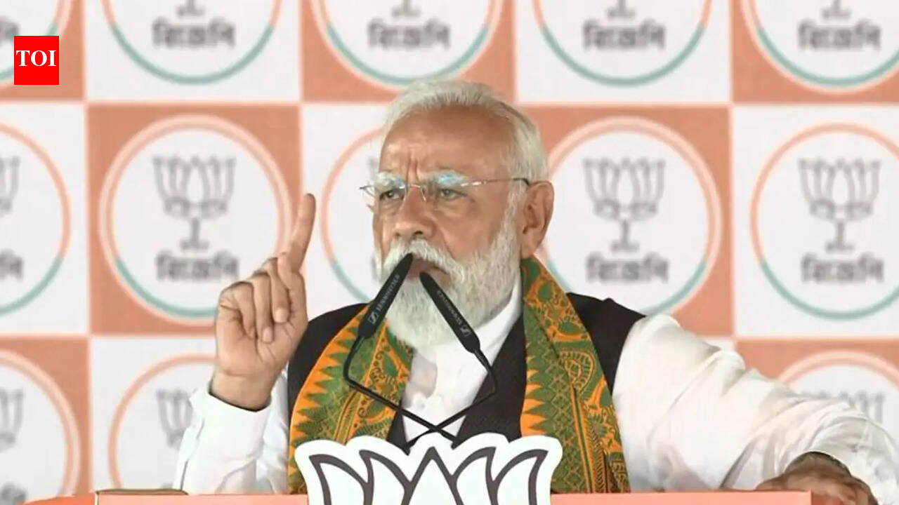 TMC supports 'tukde-tukde gang' to cut Siliguri Corridor: PM Modi in Bengal rally