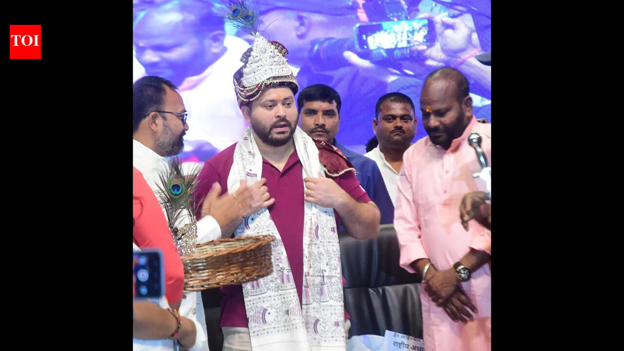 No mandate for next CM, says Tejashwi