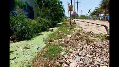 Siddharth Vihar’s crumbling infra: No parks, no waste collection