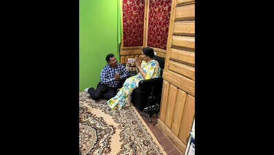 When Asha readily honoured Gujarat man’s bhajan request