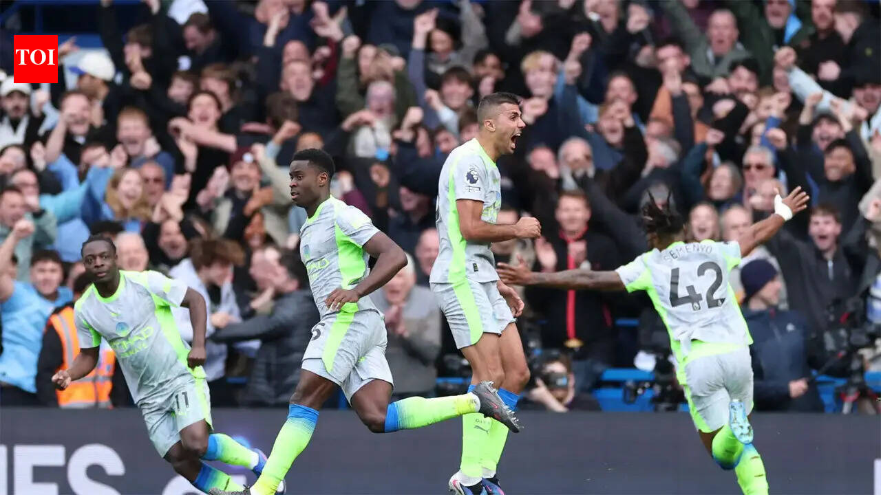 Manchester City rout Chelsea to close gap on leaders Arsenal