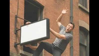 Shopkeeper installing signboard dies after falling from second floor in Gurgaon