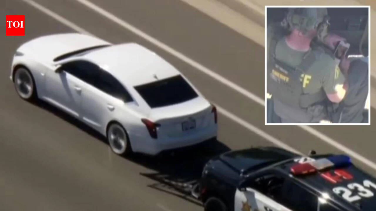 US cop caught swiping on dating app during SWAT standoff after high-speed chase with armed suspect