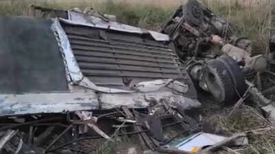6 killed, several injured as bus carrying wedding guests collides with truck in Uttar Pradesh