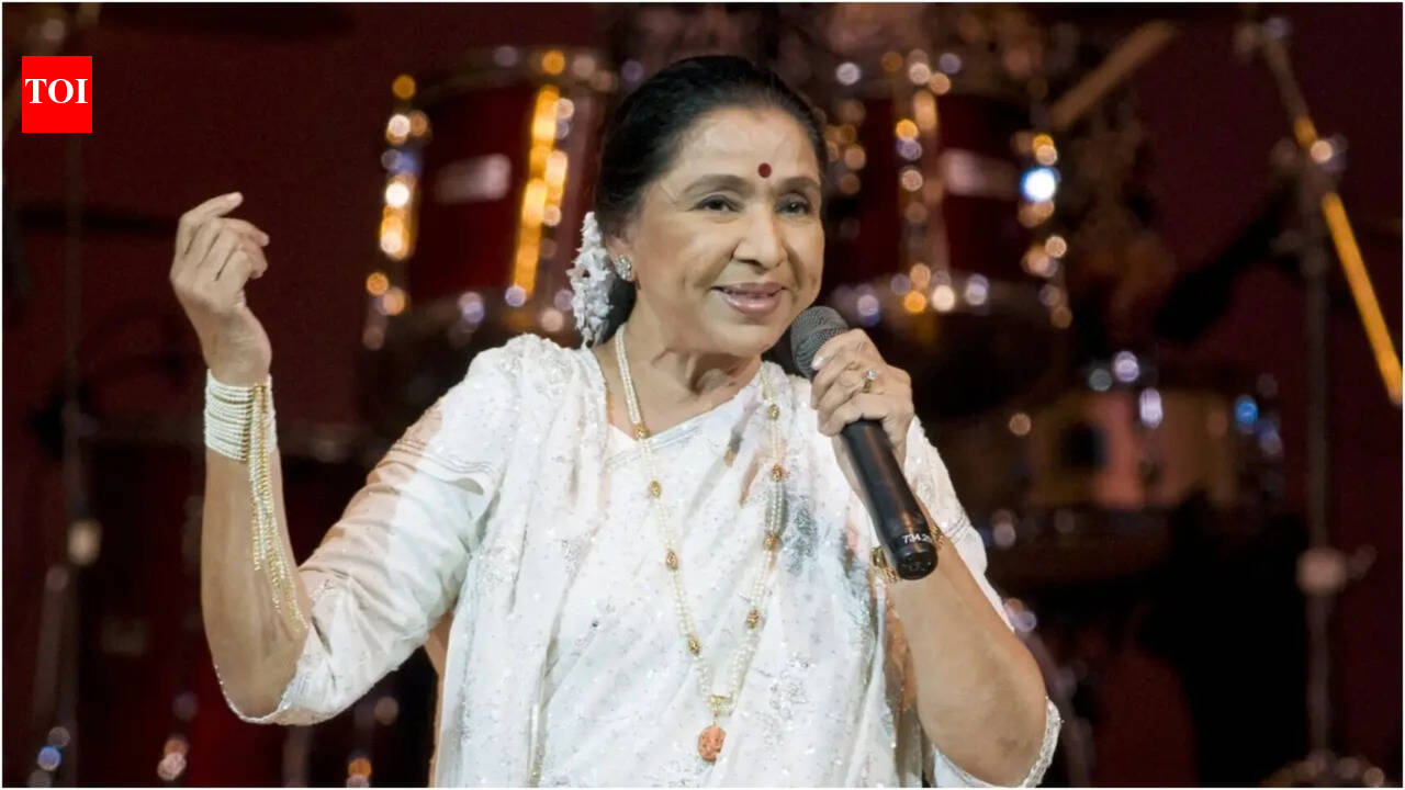 Asha Bhosle's house help gets emotional remembering the legendary singer: 'She gave a lot of respect to a poor woman like me'