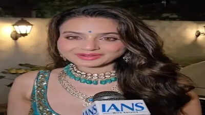 Ameesha Patel says late Asha Bhosle's song marked her first step in Bollywood: Will cherish it all my life