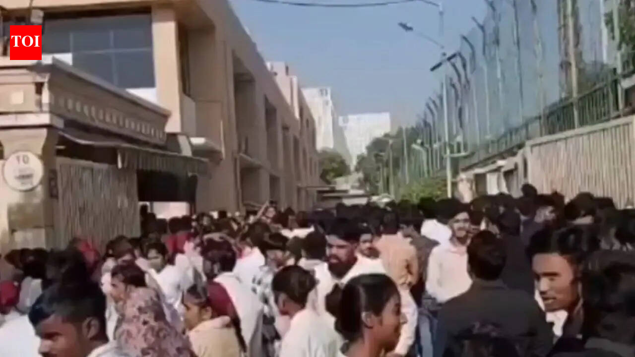 Noida Protest Today News Live Updates: Traffic crawls on DND, Chilla border, demonstration held in Faridabad