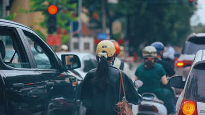 Noida travel advisory: Traffic chaos leaves commuters stranded for hours amid workers' protest; all you need to know