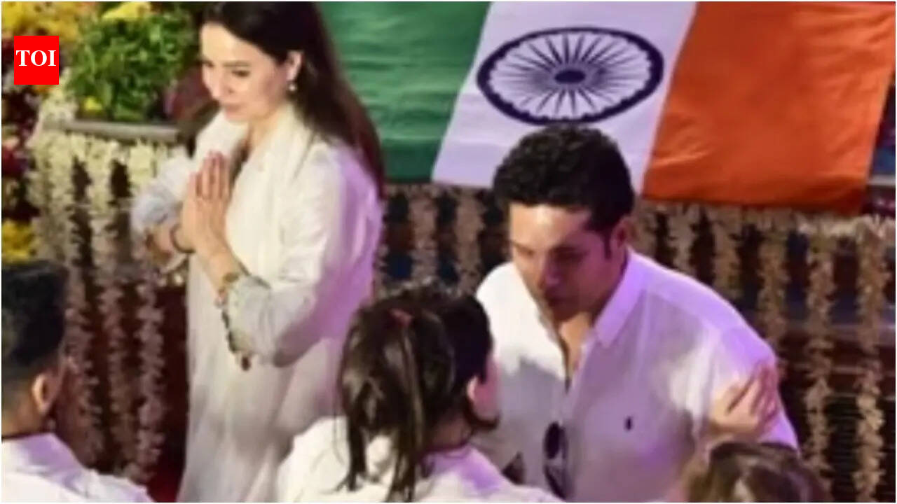 Asha Bhosle funeral: Tabu hugs a grieving Zanai as Sachin Tendulkar and Anjali Pay tributes - Watch VIDEO