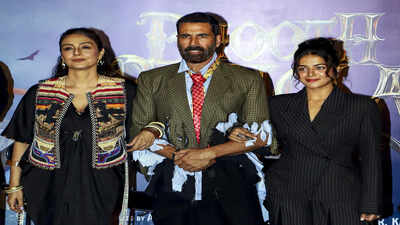 ఏప్రిల్ 17న ప్రియదర్శన్ సినిమా విడుదలకు ముందు 'భూత్ బంగ్లా' సెట్‌లో అక్షయ్ కుమార్ వామికా గబ్బి చిలిపిగా చేసాడు - వీడియో చూడండి