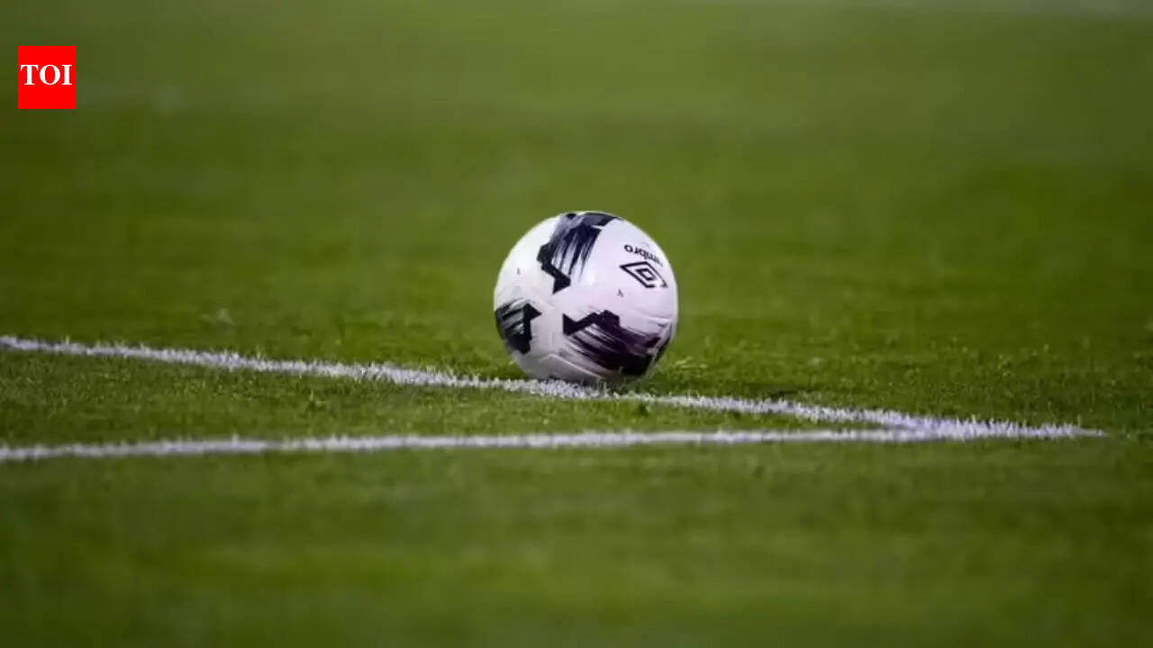 Footballer dies after robbers attack team bus