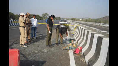 11 killed as taxi collides head-on with cement mixer on Kalyan–Murbad highway