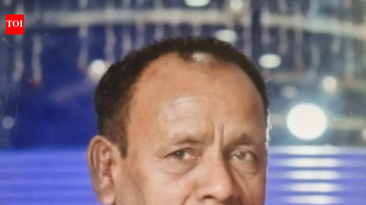 Senior citizen crossing road near DLF Cyber Park in Gurgaon run over by car