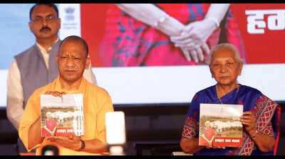 CM hails Guv’s model of education, asks officials to adopt it in composite schools