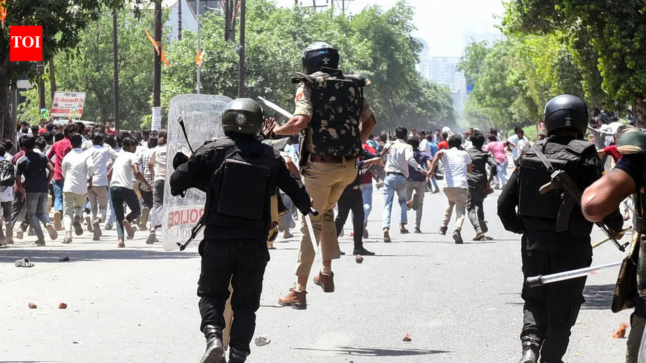 Violent labour protest triggers Monday mayhem in Noida