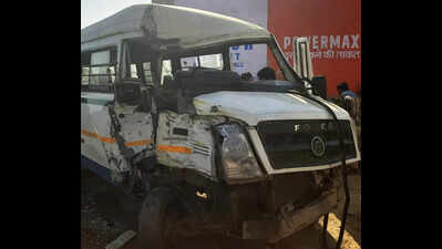 Seven children injured as two school buses collide in Noida