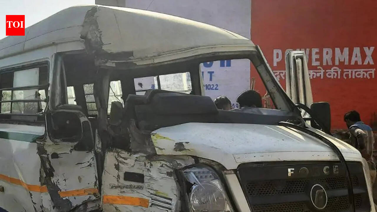 Seven children injured as two school buses collide in Noida