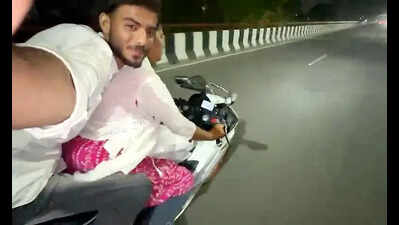 Girl dies, friend critical after sports bike hits divider on NH-9