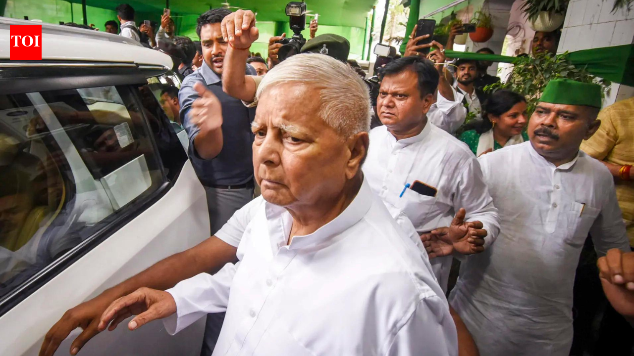 SC refuses to junk land-for-rail jobs FIR against Lalu