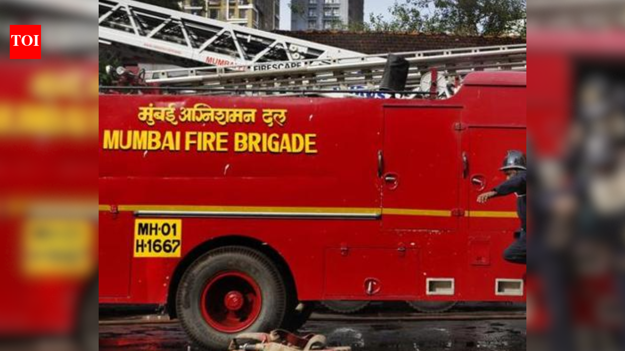 Fire breaks out at scrap yard in Mumbai