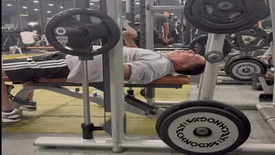 Vicky Kaushal's father Sham Kaushal crushes intense gym workout at 70