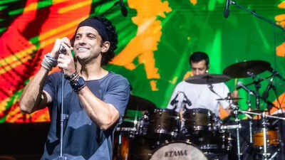 'To celebrate her is the best way to remember her': Farhan Akhtar honors Asha Bhosle with 'Dum Maro Dum' performance