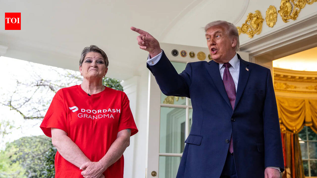 'MAGA grandma' Sharon Simmons flown from Arkansas for DoorDash delivery to Trump: 'No one is claiming it was real'