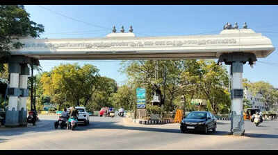 HC directs officials to remove arches that hinder traffic in Madurai