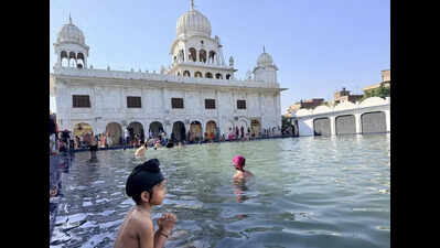 City immersed in devotion to mark birth of Khalsa