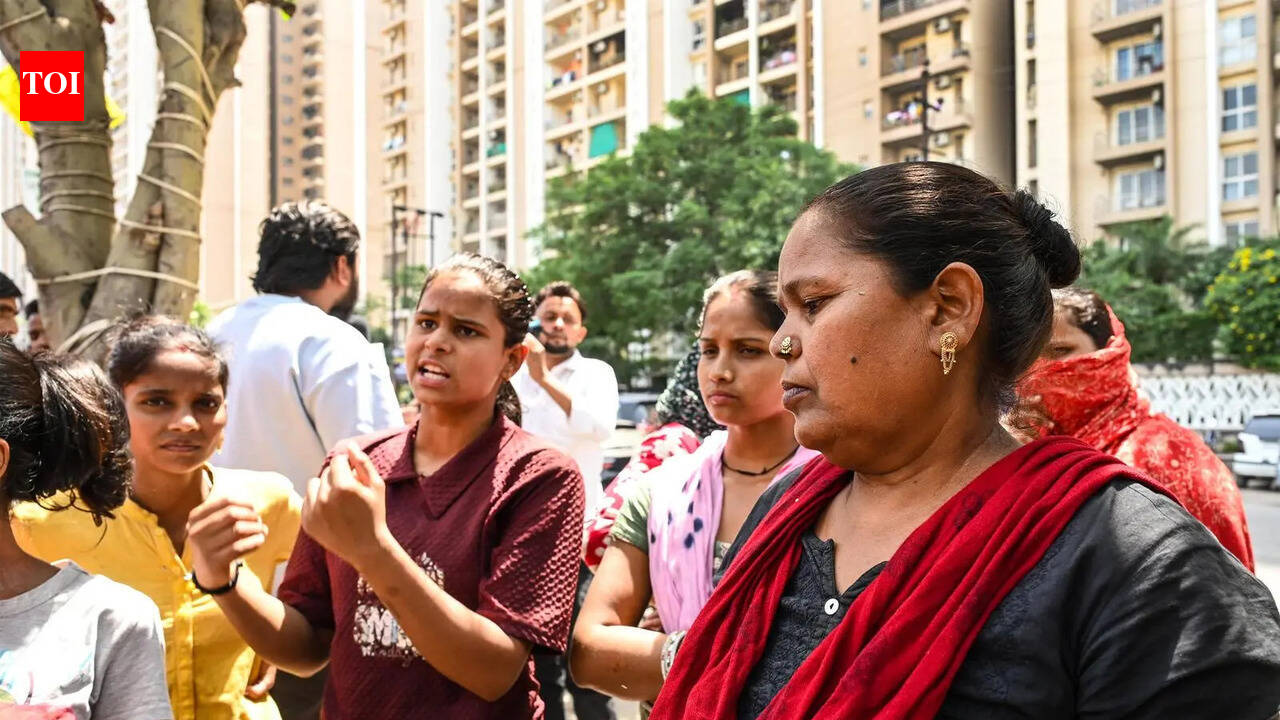 Domestic helps take cue from industry workers, go on protest for higher wages in Noida
