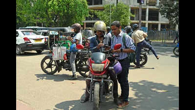 To cash in on auto no-show, app bikes wait in metro wings