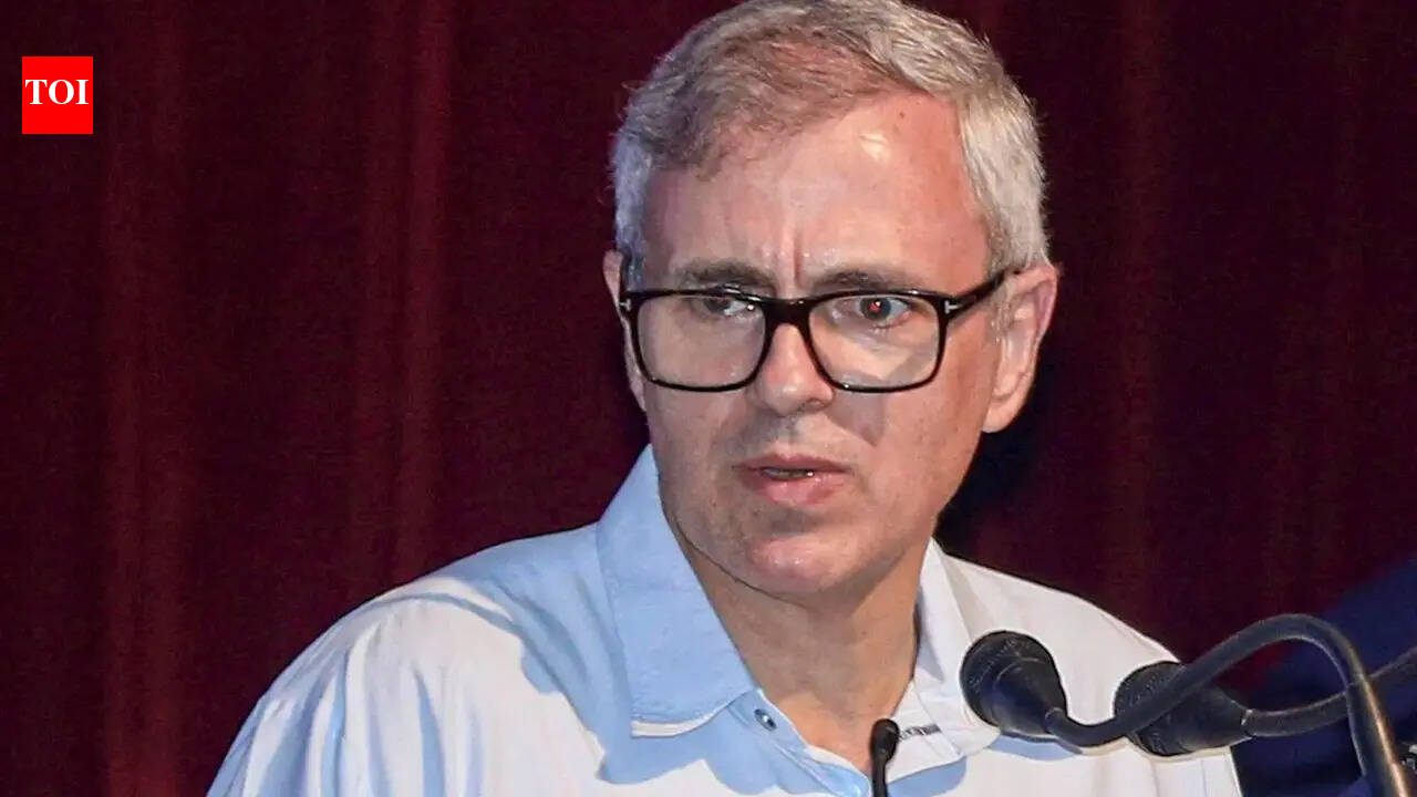 J&amp;K: Search on after man jumps into stream during cow transport assault; Omar slams 'jungle raj'