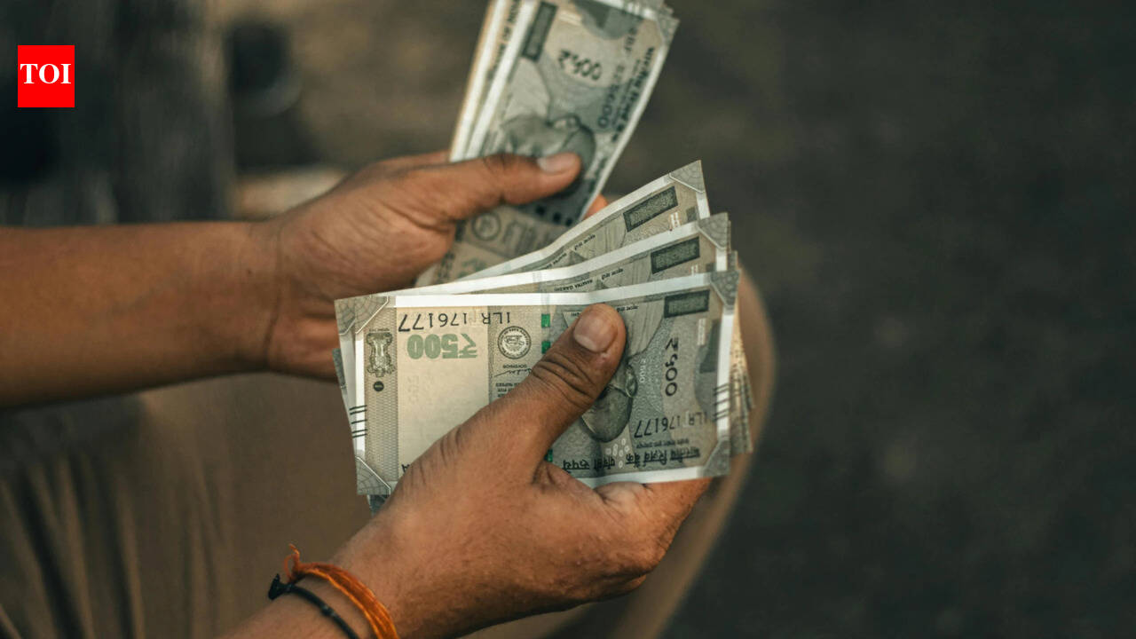 Pay commission suggestions: Line helpers move HC