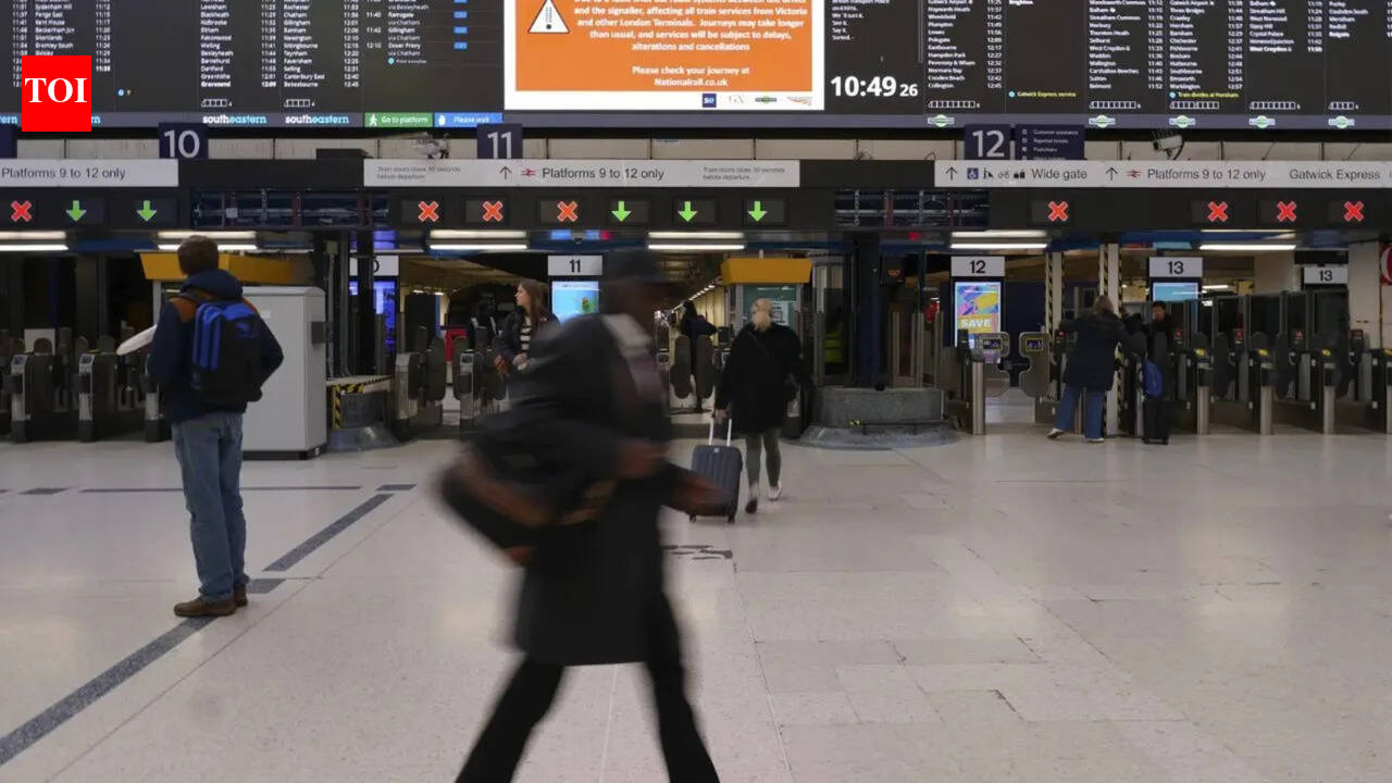 ‘Great Gen Z exodus’: Young Britons leaving UK in record numbers over rising cost-of-living