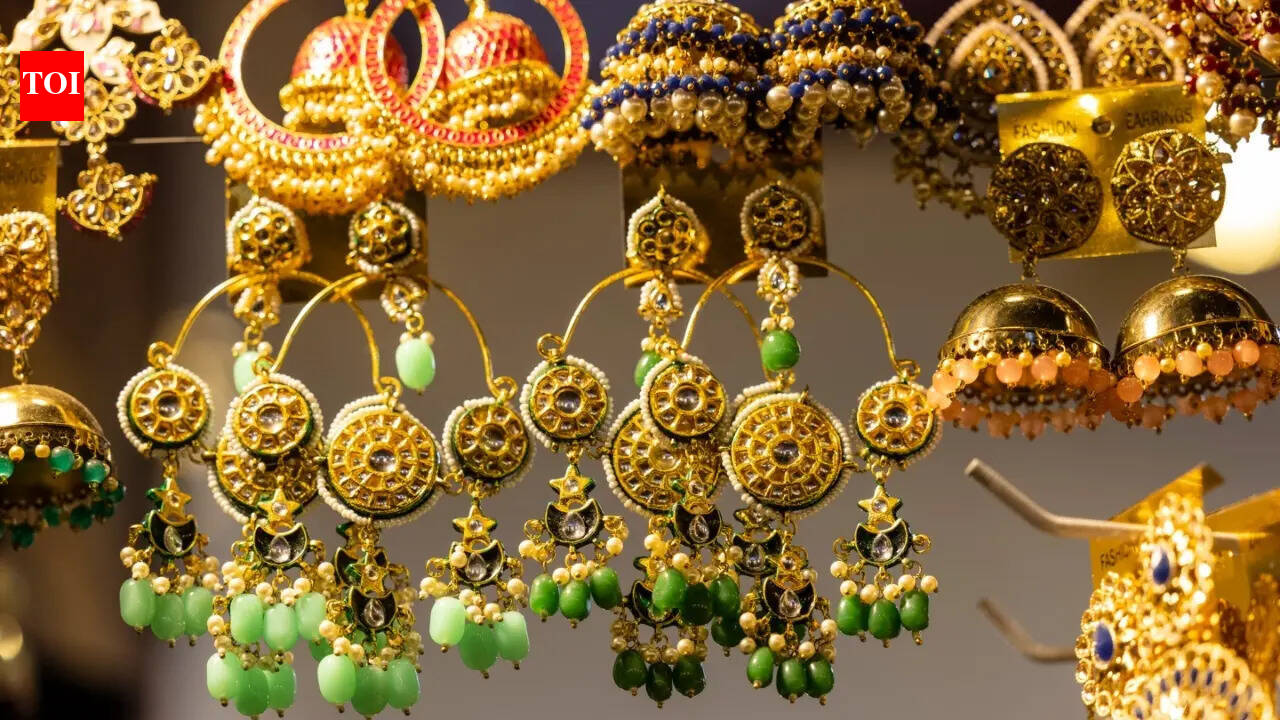 Bold earrings dominate 2026 bridal jewellery trends this summer in the UK: How to wear them