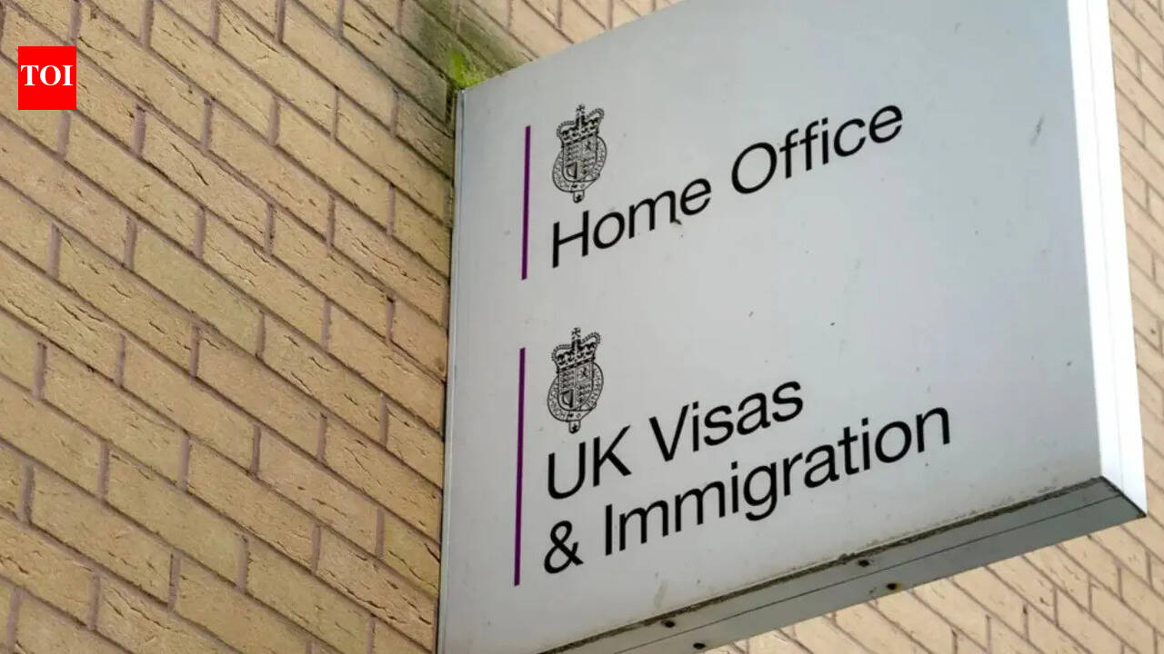 Pakistani, Bangladeshi migrants pretend to be gay to remain in UK: Report