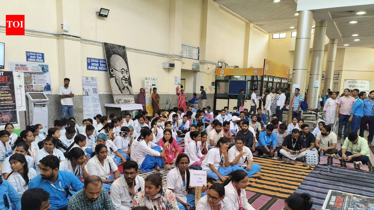 AIIMS nurses on hunger strike, seek action those involved in attack on association prez