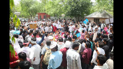 Contractual nurses lock Swasthya Bhawan gate, demand preference in permanent jobs