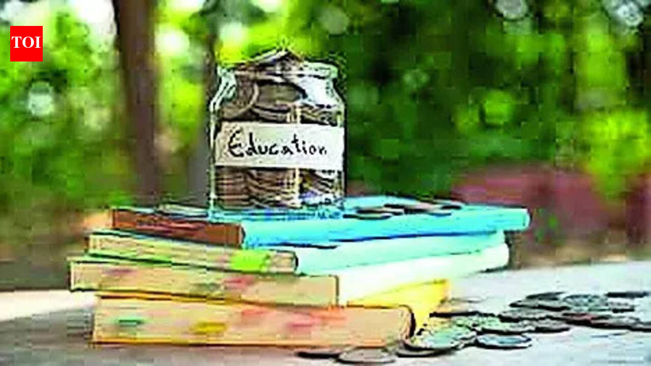 Parents protest against ‘arbitrary’ fees of private schools in Dhanbad