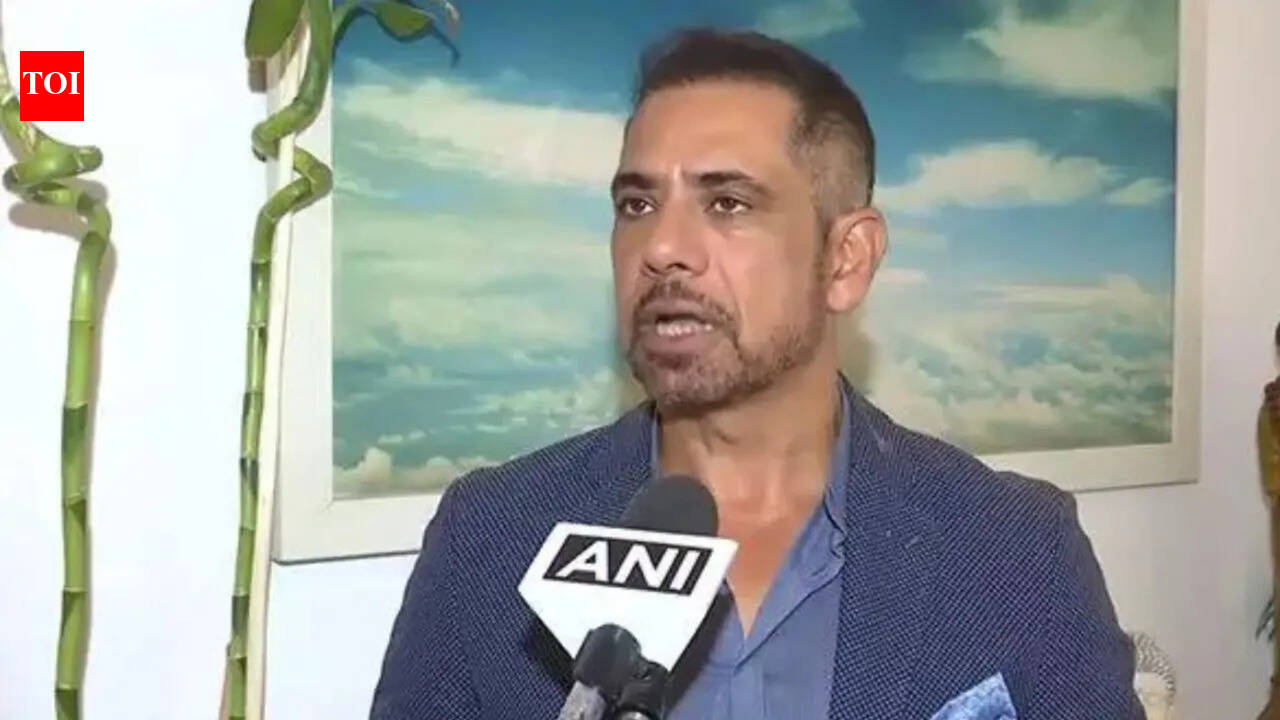 Court summons Robert Vadra, 8 others in money laundering case on May 16