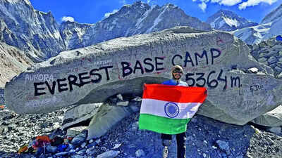 Pune techie overcomes disability to reach Everest Base Camp